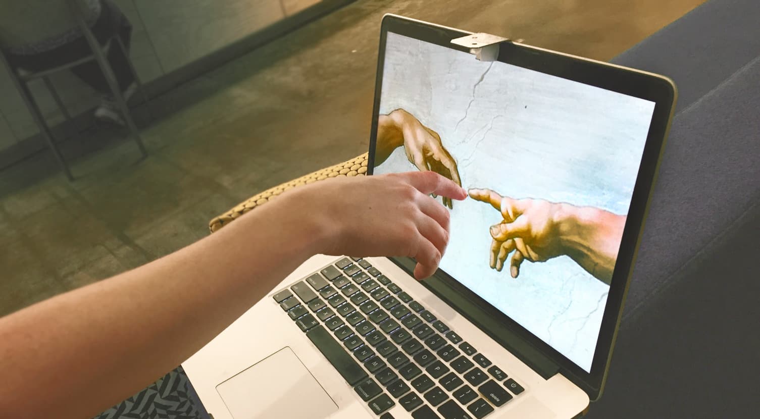 DIY touchscreen overlay adds touch input to MacBook for $1